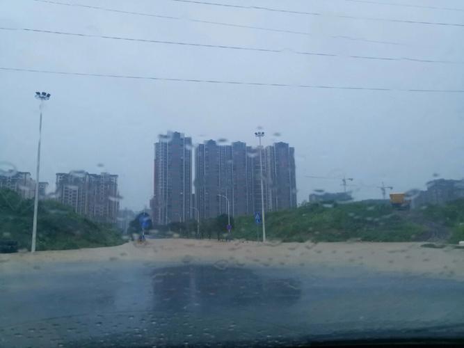梦见下雨涨水,梦见下雨涨水是什么意思