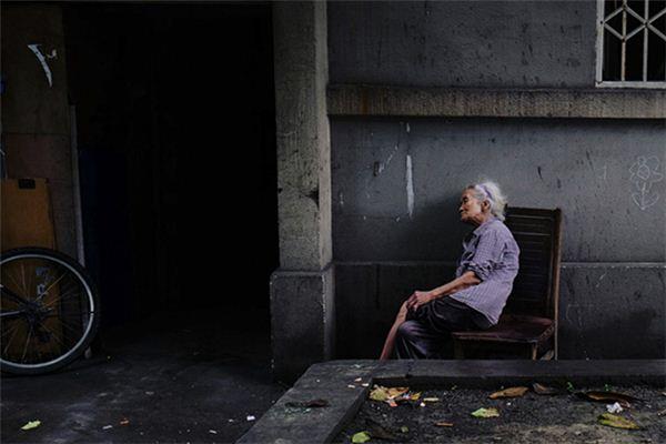 梦见过世的奶奶修房子