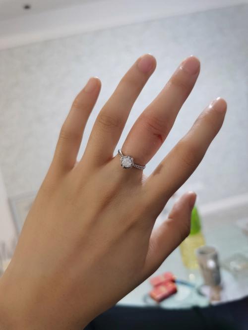 女人梦见钻戒丢了