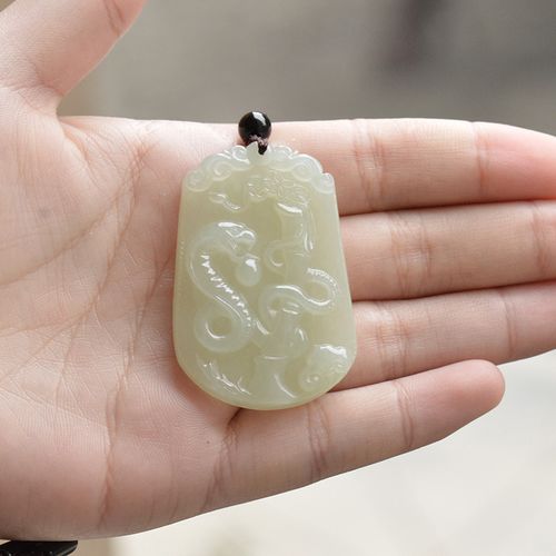 属蛇的人戴什么生肖玉最吉利