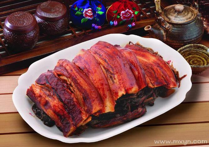 梦见煮猪肉放太多盐