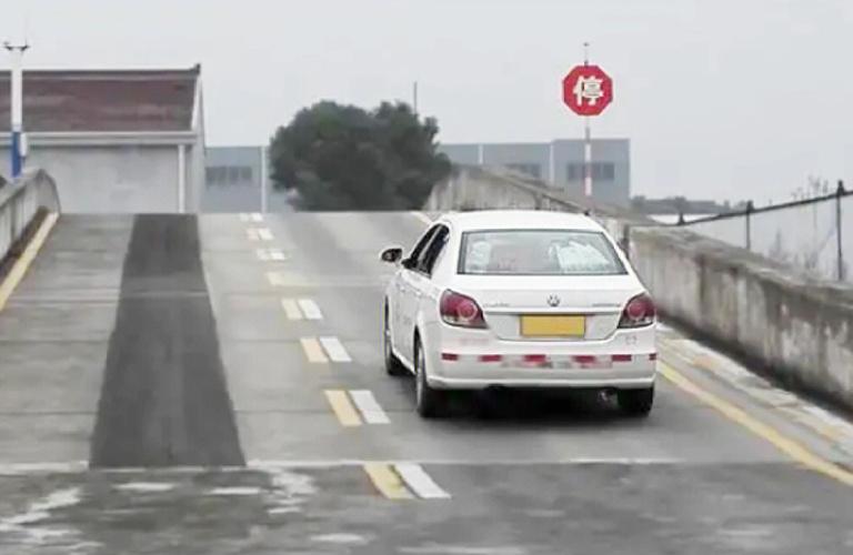 梦见开车上陡坡突然熄火