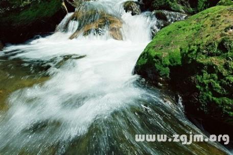 梦见山泉水周公解梦,梦见山泉水是什么意思?