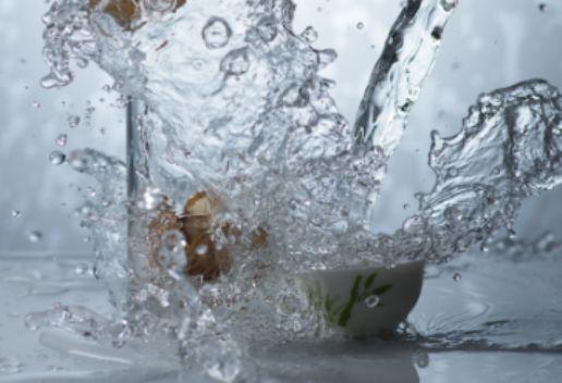 梦见水流满地