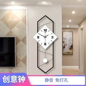 客厅钟表挂在什么地方合适,客厅怎样摆放挂钟
