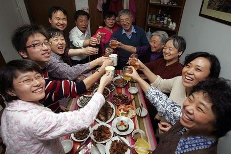 梦见家人团聚却少了一个怎么回事
