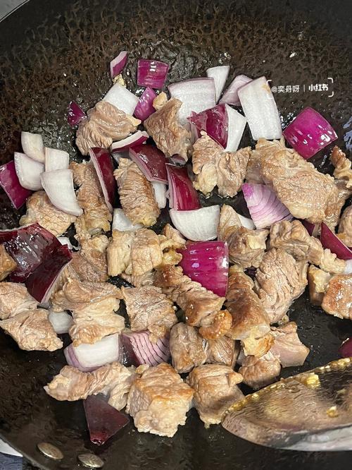 梦见吃饭吃肉代表什么?“财智”相当高