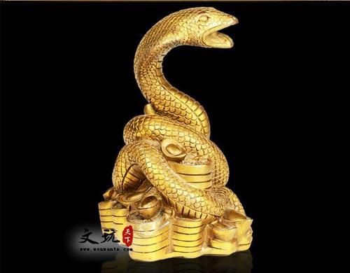 属蛇穿什么颜色招财,2013蛇年穿什么颜色最招财最幸运