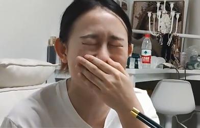 梦到对象出轨自己崩溃大哭