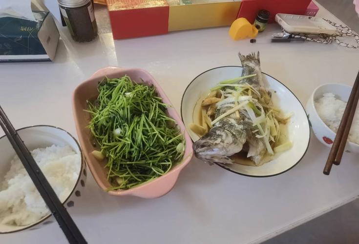 梦见给别人做饭吃