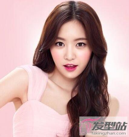 头发天生自然卷的女人好命吗?