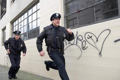 梦见警察开车追但自己跑不动