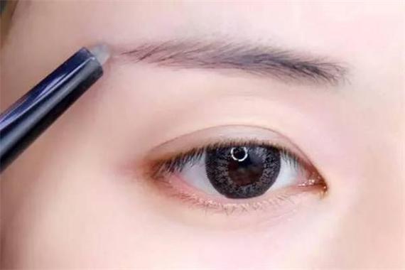 眉毛上扬的面相是否为人太高调