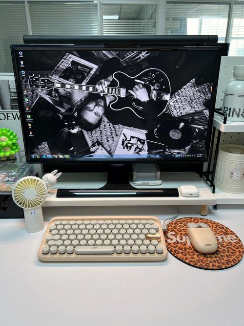 办公桌上的摆设显露性格