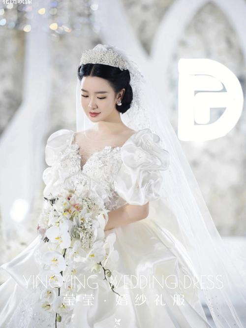 梦见自己穿婚纱办婚礼