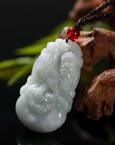 属鸡的戴什么翡翠吊坠好