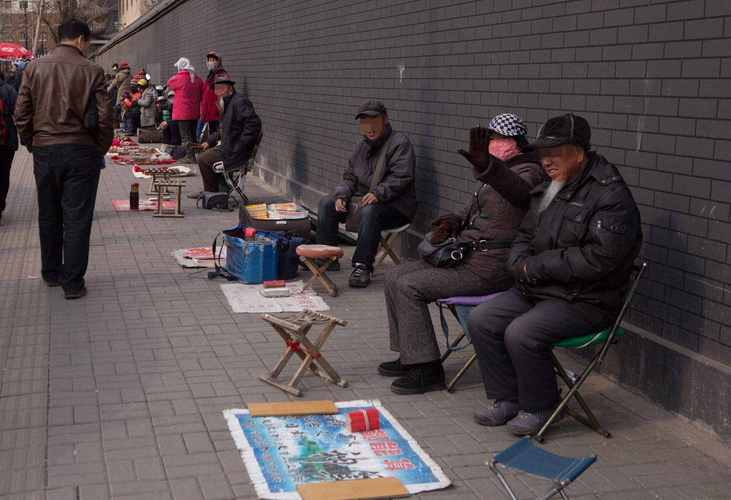 和尚街头看手相图片