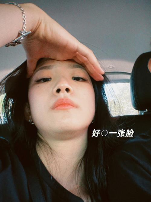 双下巴的人对爱情比较专一