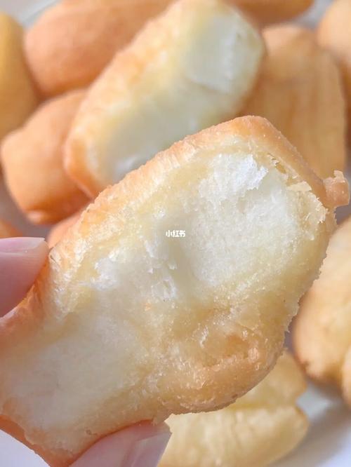 女人梦见自己吃油条是什么意思