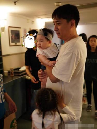 黄磊三胎儿子,黄磊儿子称骨算命多重