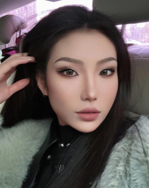 嘴唇厚的女人是不是爱在背后嚼舌根