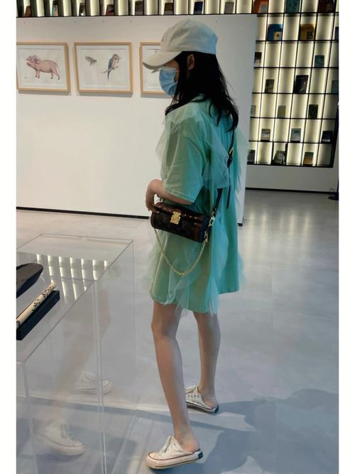 女人梦见裤腿开线是什么意思