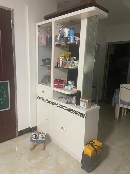 客厅太乱真的藏不住财吗
