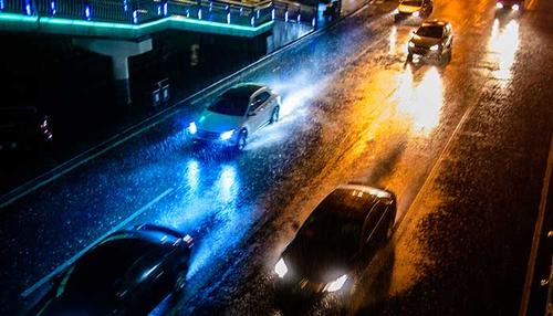 梦见屋子外面下着大雨