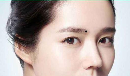 女人右眼皮上的短命痣好不好