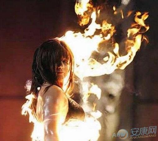 梦见一个女人被火烧预示什么