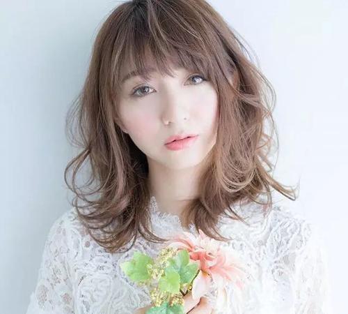 水瓶女跨越时代的发型