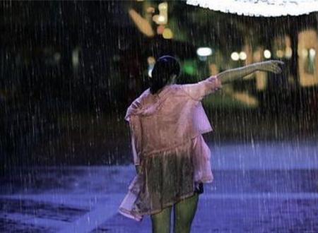 女人梦见下了很大的雨