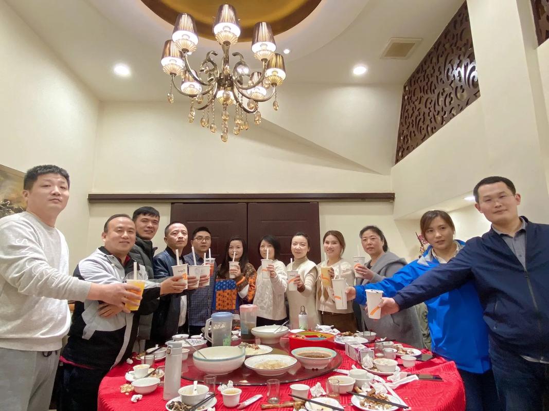 逢年过节亲戚聚会