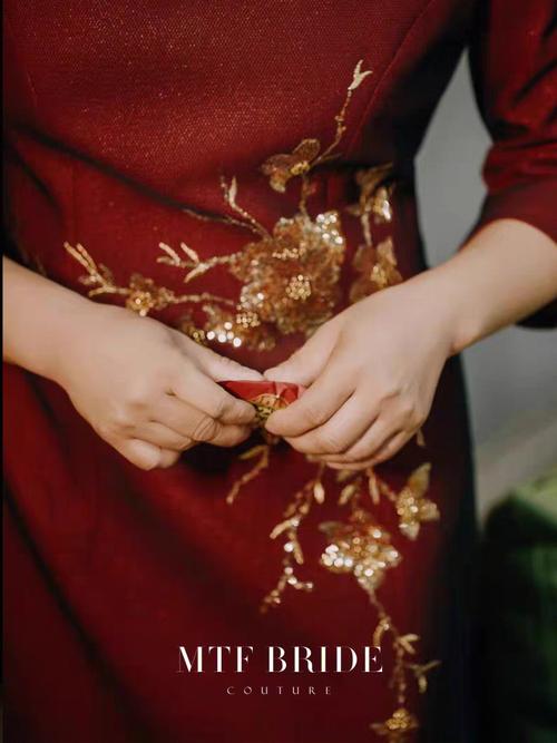结婚当天婆婆的衣服谁买