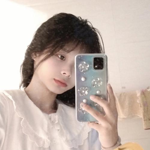 巨蟹男会网恋哪种女生