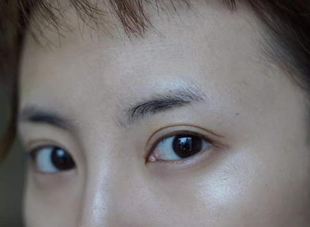 眉毛没有后半截的女人