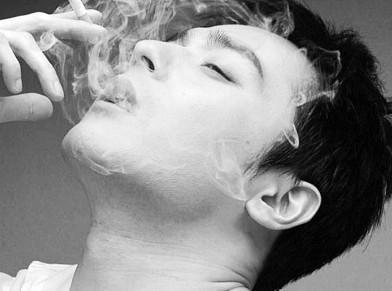 从吸烟姿态看男人心理
