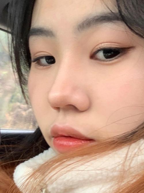 鼻头尖尖无肉的人非常小气是真的吗