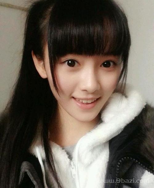 喜欢年轻美女的八字特征