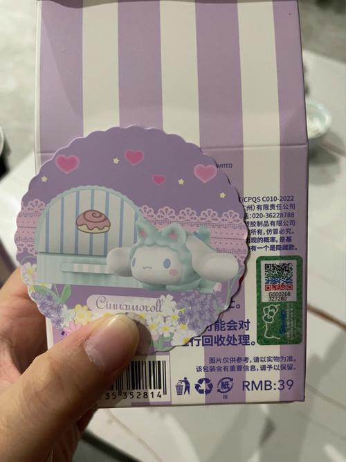 双子女看到充气娃娃反应