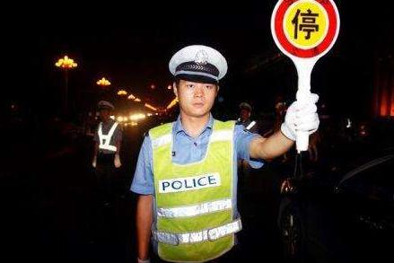 梦见交警拦车