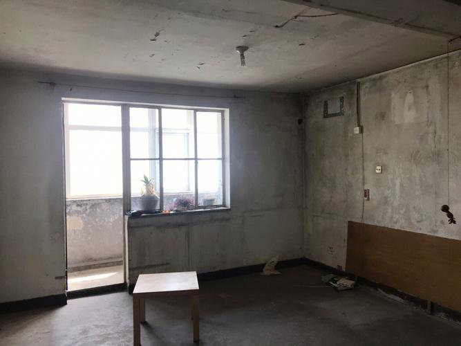梦见自己在毛胚房里来回走动是什么意思