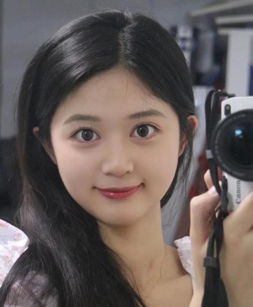 鹅蛋脸的女生面相好吗