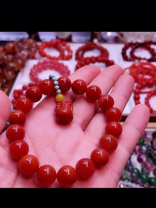 南红的功效与作用是什么(南红珠的功效与作用是什么)
