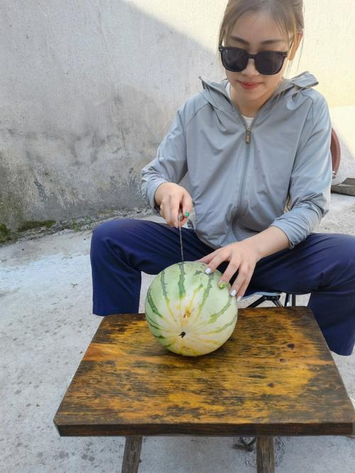 梦到地里好多西瓜