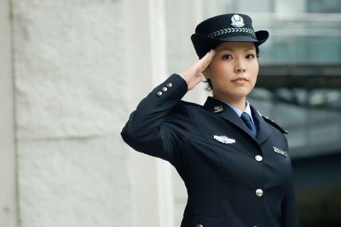 梦见与女交警谈恋爱