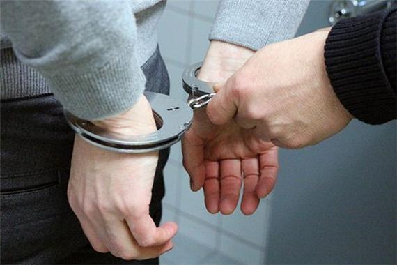 女人梦见警察来家里抓老公什么意思