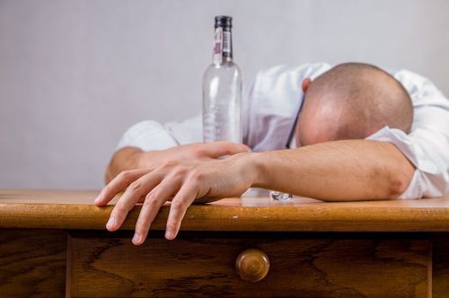 梦见喝醉酒走路不稳是什么意思