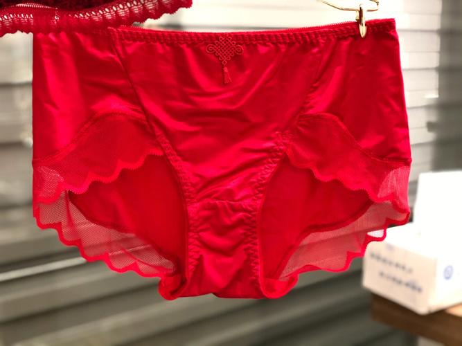 订婚要穿红内衣内裤吗