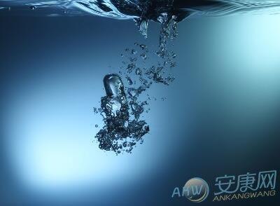 梦见湖水